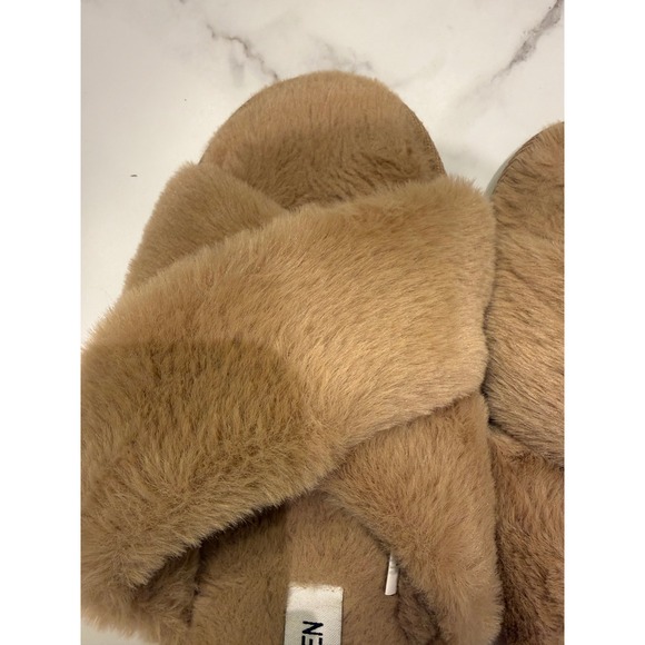 Steve Madden Plush Crossband Slippers Tan M - Picture 6 of 6